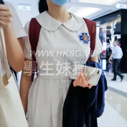 勁透白色校服裙