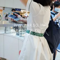 勁透白色校服裙