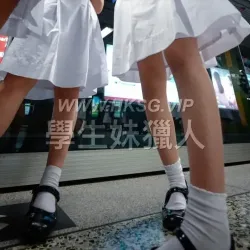 勁透白色校服裙