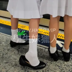 勁透白色校服裙