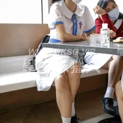 勁透白色校服裙