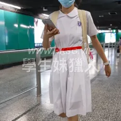 勁透白色校服裙