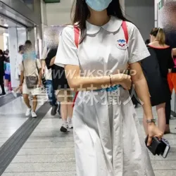 勁透白色校服裙